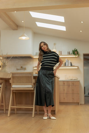 Comeback King Leather Skirt with elastic Waist (2 colors)